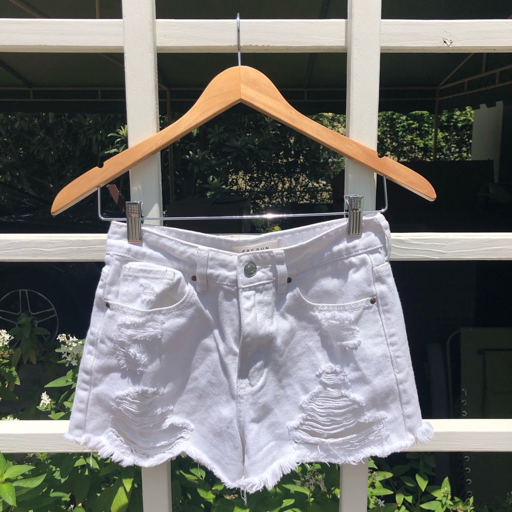 Pacsun White Mom Short with Distressing (size 5)
